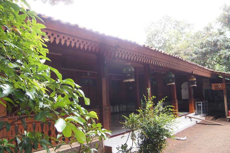 rumah adat betawi jakarta di setu babakan