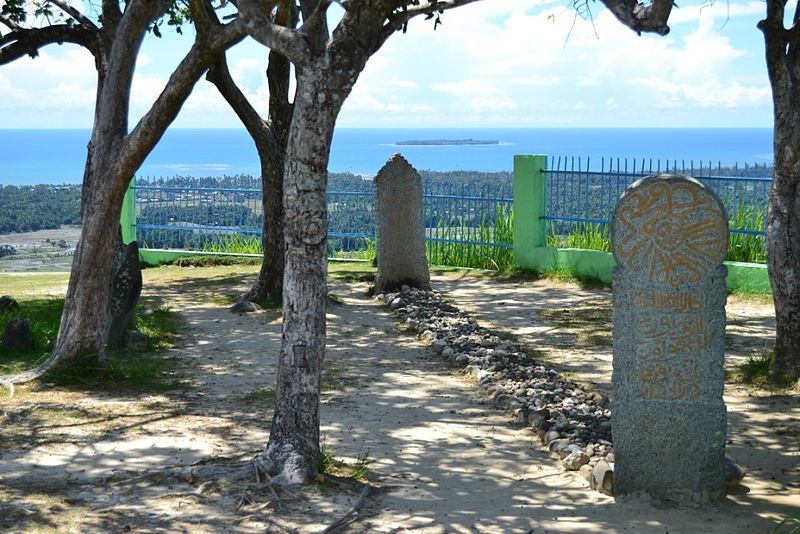 Makam papan tinggi | Barus Raya/ Wikimedia Commons