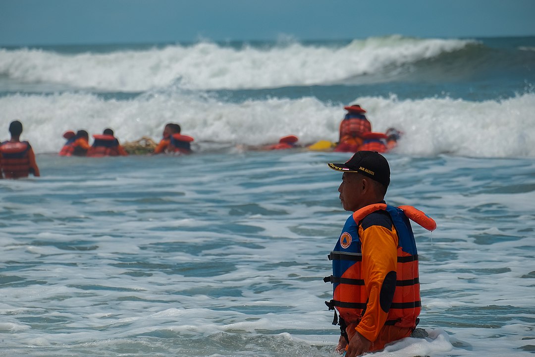 Tim SAR di Pantai Parangkusumo