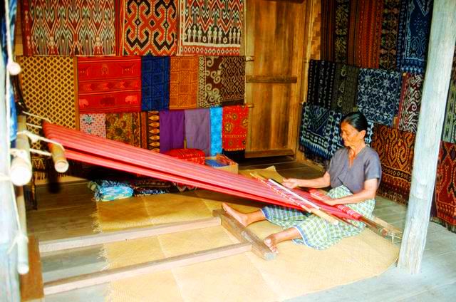 Kain Tenun Toraja