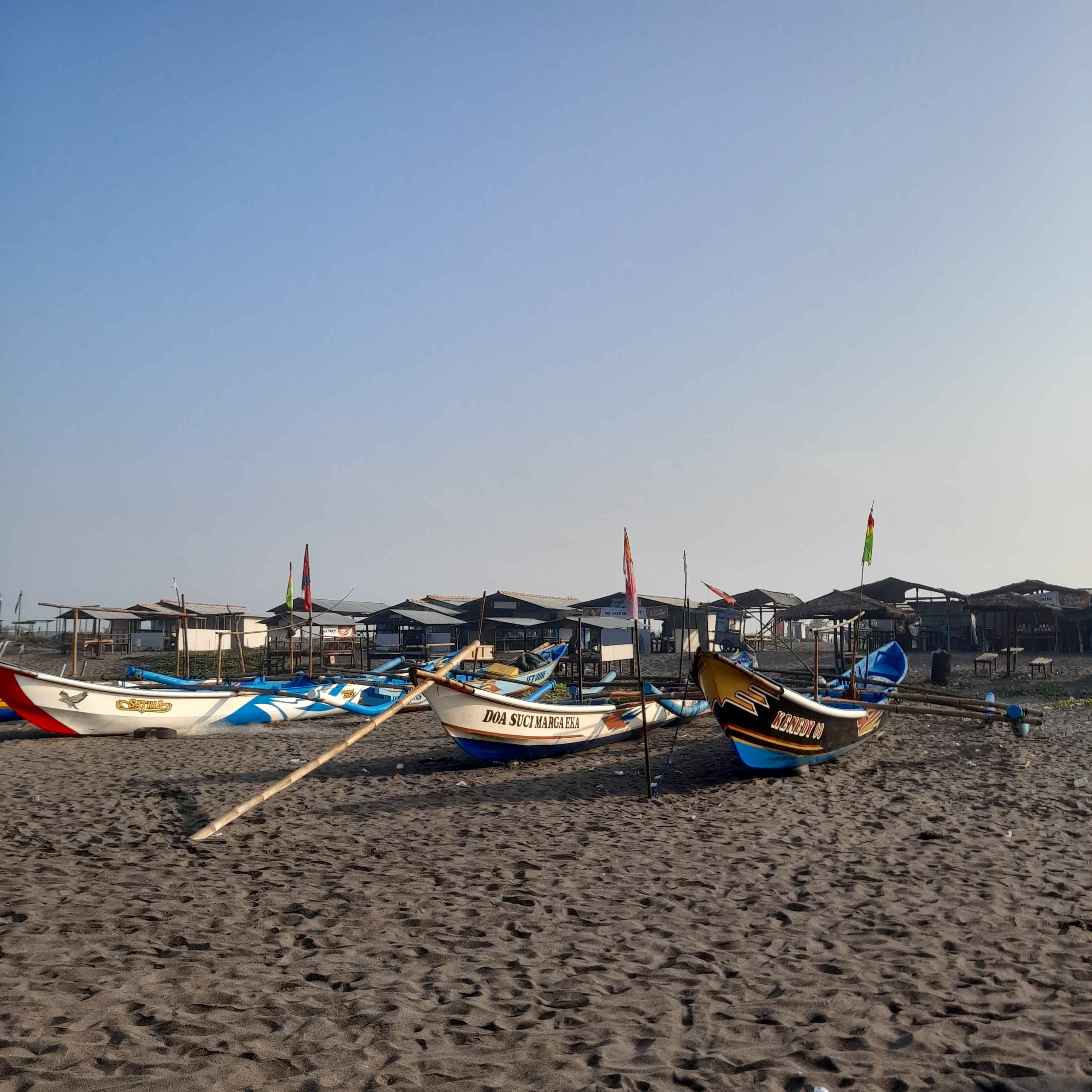 Pemandangan Pantai Kembar Terpadu