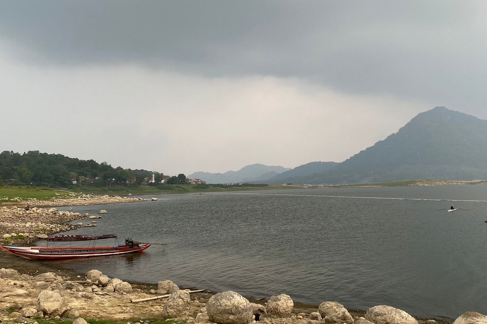 Suasana waduk Jatiluhur yang menenangkan | Sumber: Dokumentasi pribadi
