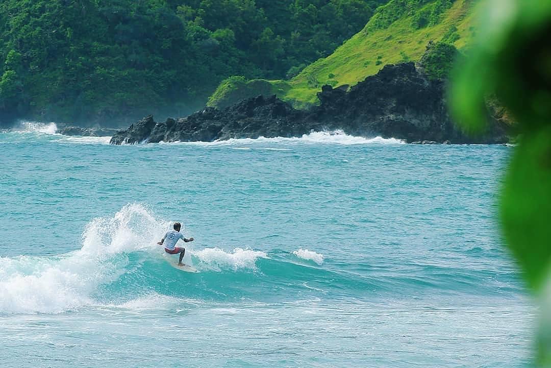 Ombak di Pantai Wediombo | Foto: WisataKaka