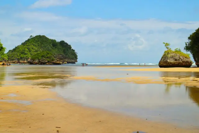 area-tepi-pantai-clungup