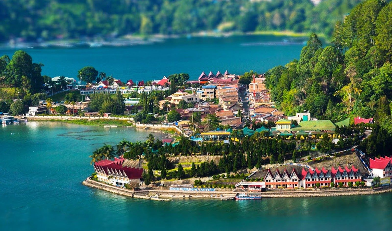 Parapat | Foto: tripelaketoba
