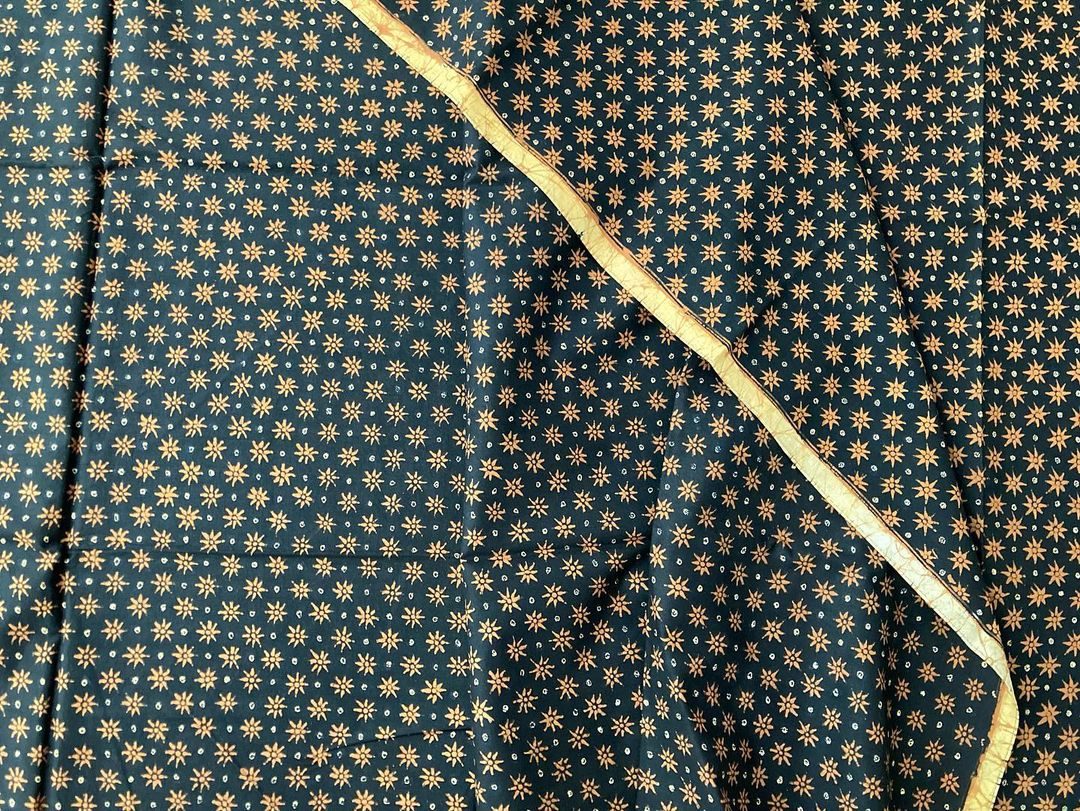 Motif truntum terlihat seperti kerlap-kerlip bintang di langit malam. (Sumber: instagram @katalog.mamaku)