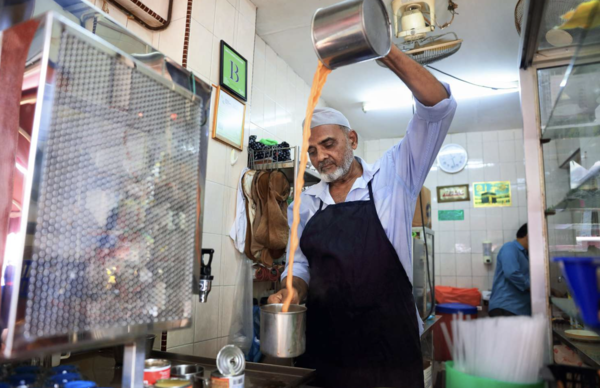 Atraksi pembuatan teh tarik | www.tripsavvy.com