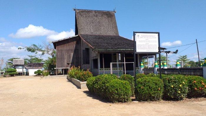 Rumah Bubungan Tinggi