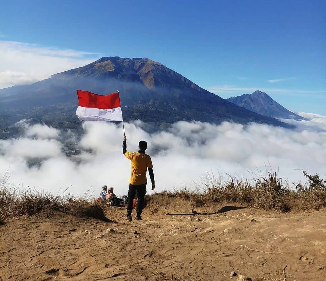 Pendaki di Gunung Andong