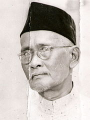Raja Ali Haji Bapak Bahasa Indonesia & Penulis Naskah Tuhfat Al-Nafis keturunan Opu Daeng Cella' Raja Ali Haji Bapak Bahasa Indonesia & Penulis Naskah Tuhfat Al-Nafis keturunan Opu Daeng Cella' (https://commons.m.wikimedia.org/wiki/File:Raja_Ali_Haji.jpg)