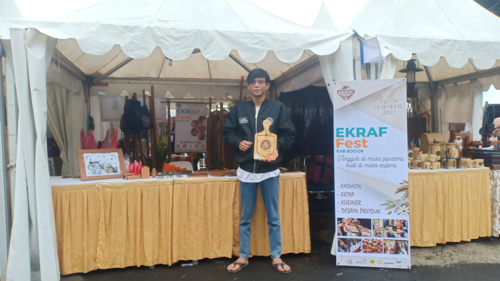 Belgi Alhuda owners Belgi Art pada saat mengikuti Festival Ekonomi Kreatif | Sumber : Dok. Pribadi Belgi Alhuda