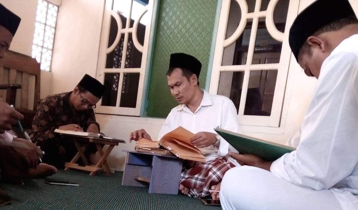 Gus Baha dalam suatu kesempatan. Foto: https://iqra.id/