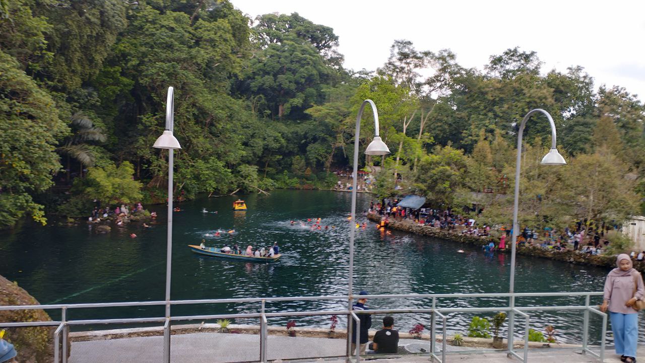 Pemandangan dari atas bukit