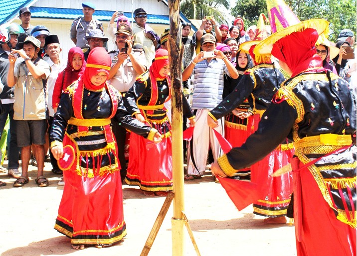Tari Lumense dari Bombana
