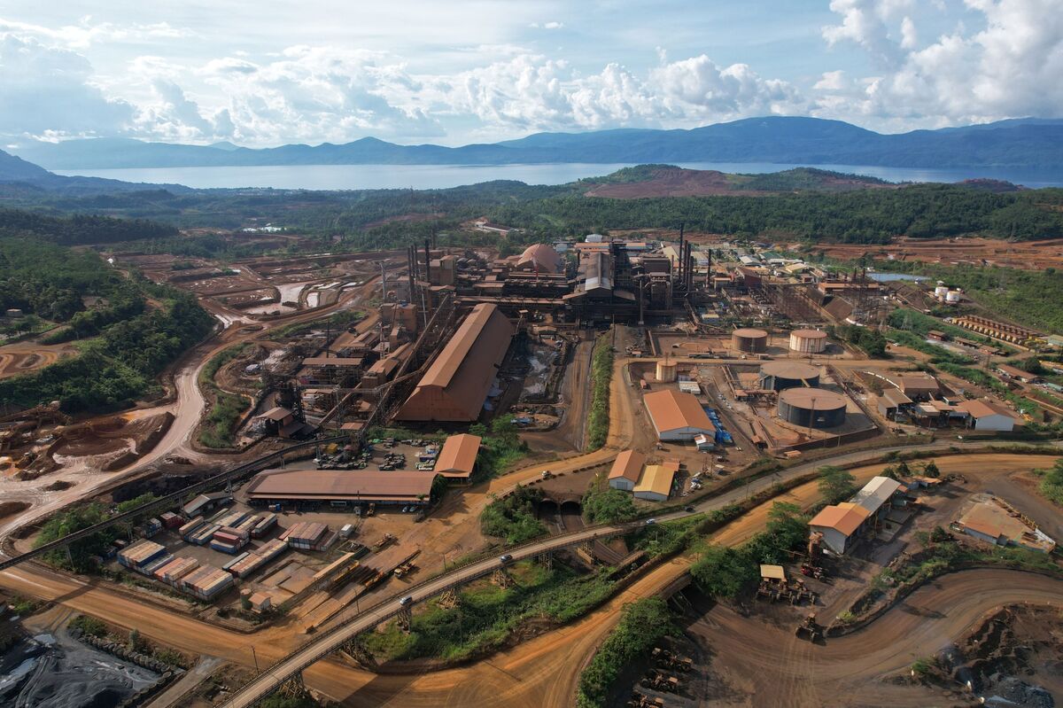 Kompleks pengolahan nikel yang dioperasikan oleh PT Vale Indonesia di Pulau Sulawesi (© Dimas Ardian/Bloomberg)