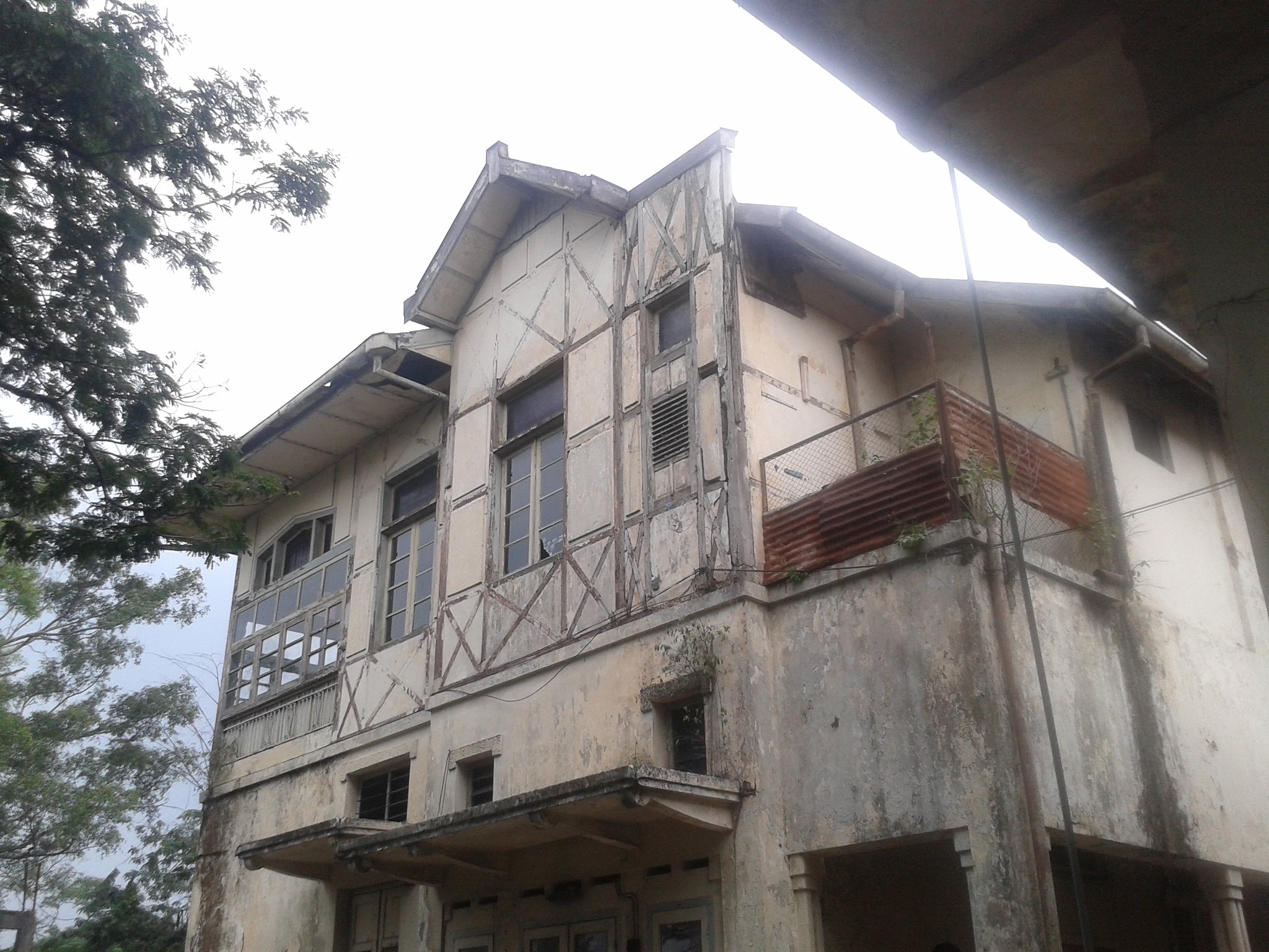 Wisma Tumapel/Flickr/Vitaaaaaaa