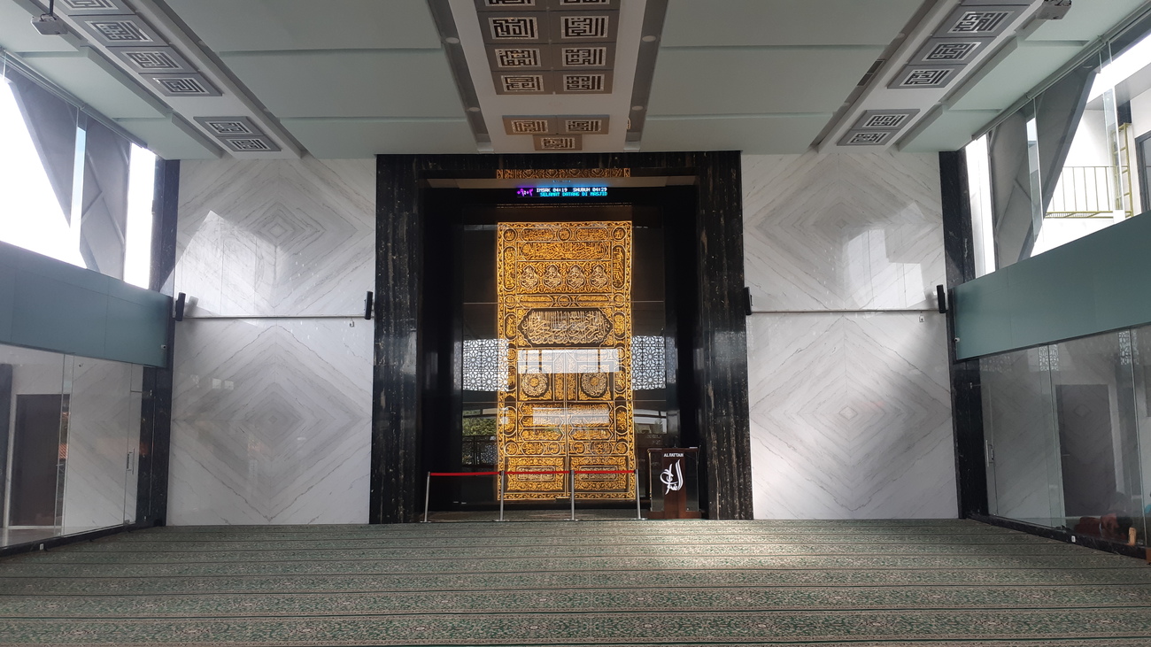 Kain Kiswah Masjid Al Fattah | © Dokumentasi Pribadi 2023