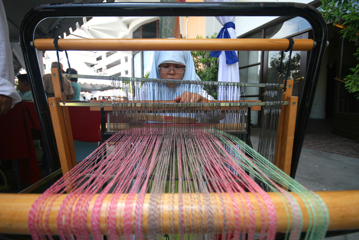 Ilustrasi Tenun Pandai Sikek/Flickr