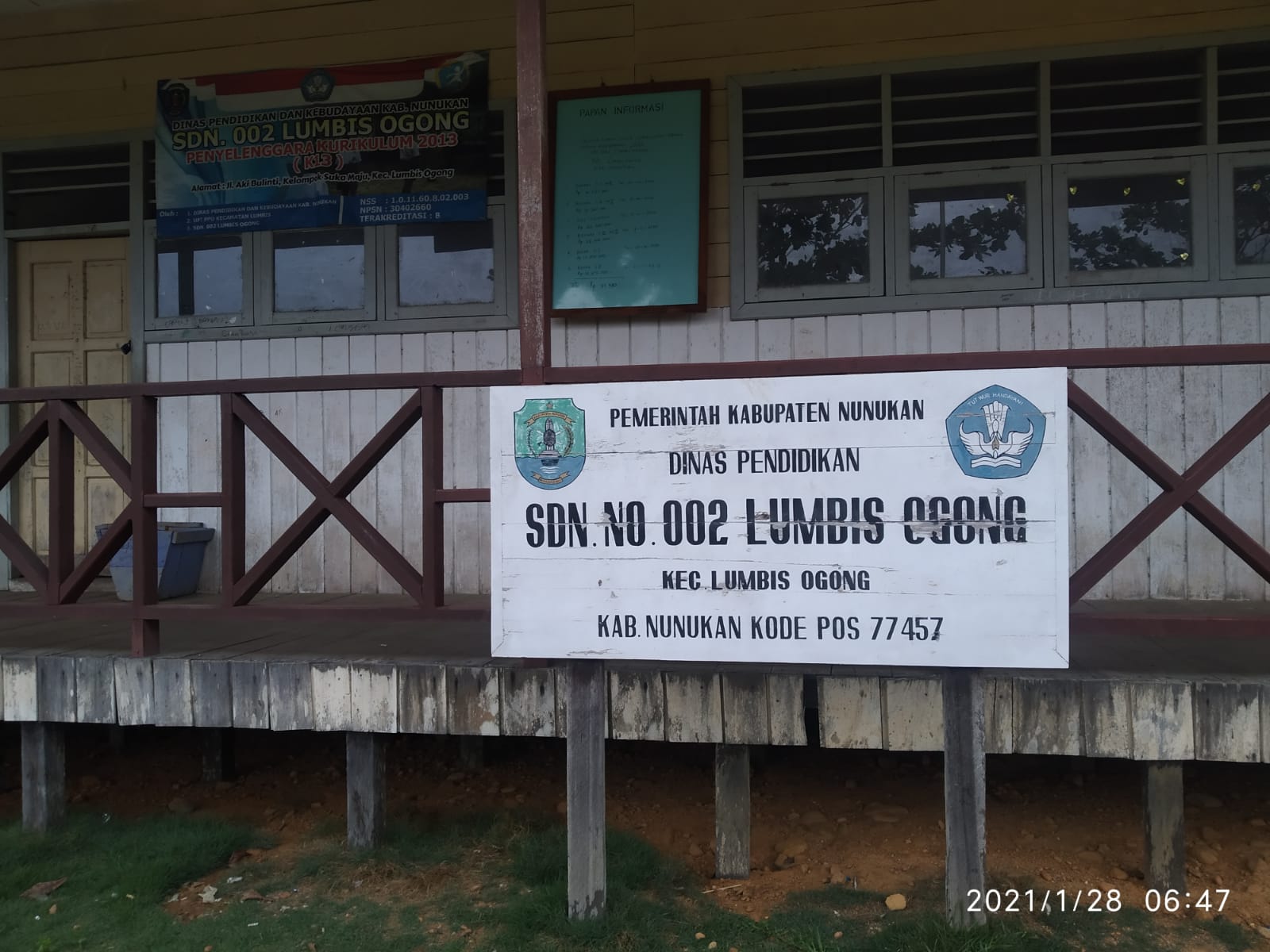 Tampak depan SDN No. 002 Lumbis Ogong © Muhammad Fakhrully Akbar