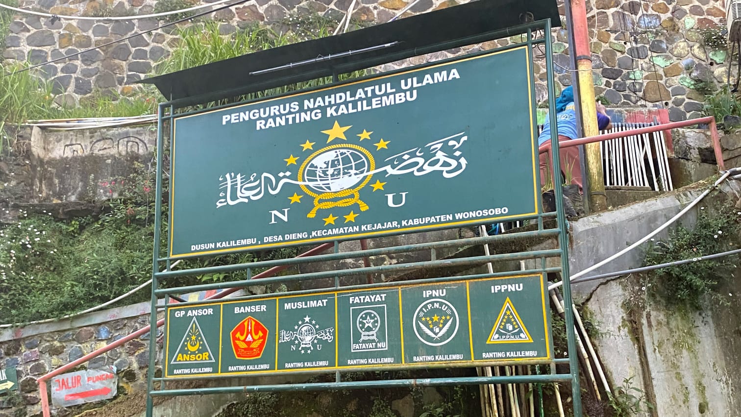 Komunitas Muslim di Dusun Kalilembu | Foto: @kknugm.kejajar
