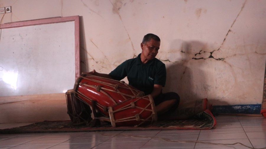 kegiatan marawis yang dilakukan di Kampung Pasir Huni, Desa Laksana.