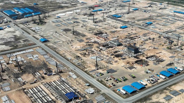 Pembangunan smelter di Jawa Timur. | Foto: Surabaya Pagi