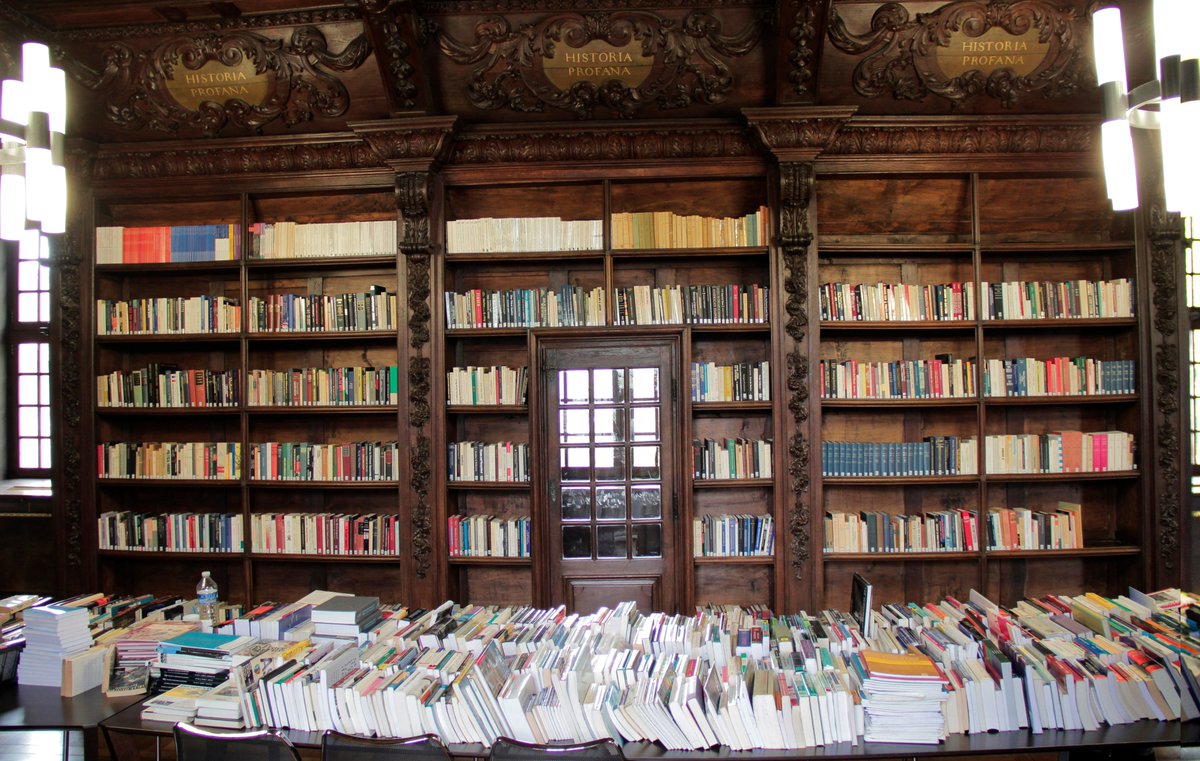 Koleksi perpustakaan Sciences Po. | Foto: SciencesPo/Twitter