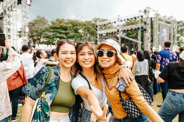 Momen nonton Prambanan Jazz Festival dengan sahabat. | Foto: prambananjazz/Instagram