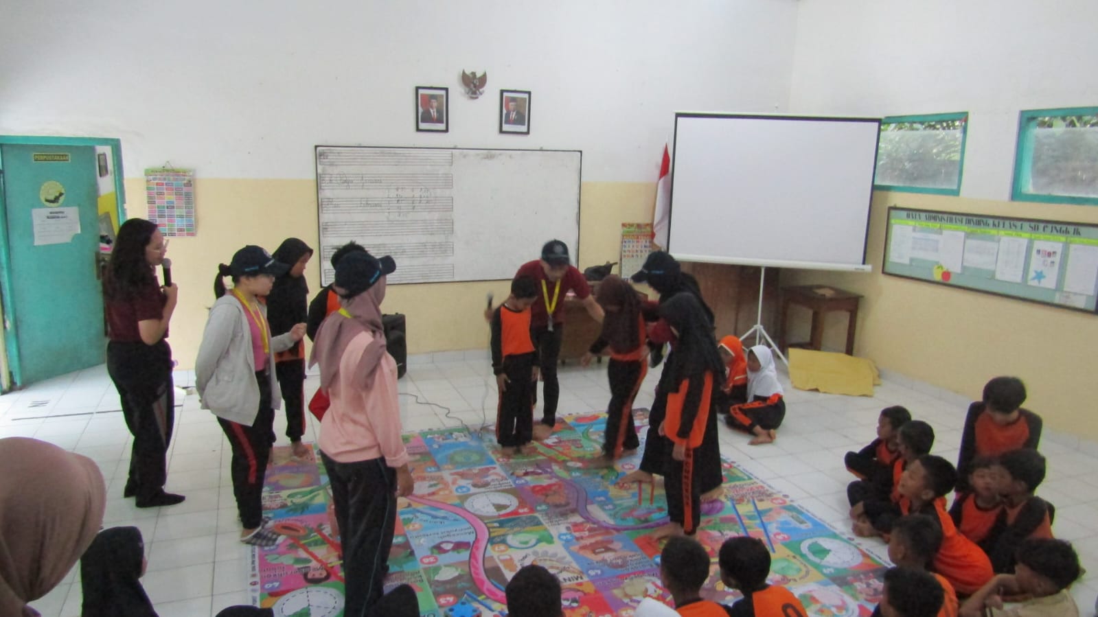 Bermain Ular Tangga Raksasa Kelas 1 - 6 © Shama Parahita