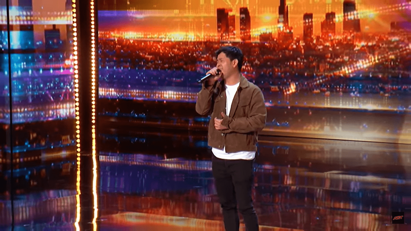 Penampilan Cakra Khan kala lantunkan lagu No Woman No Cry. | Foto: America's Got Talent/YouTube