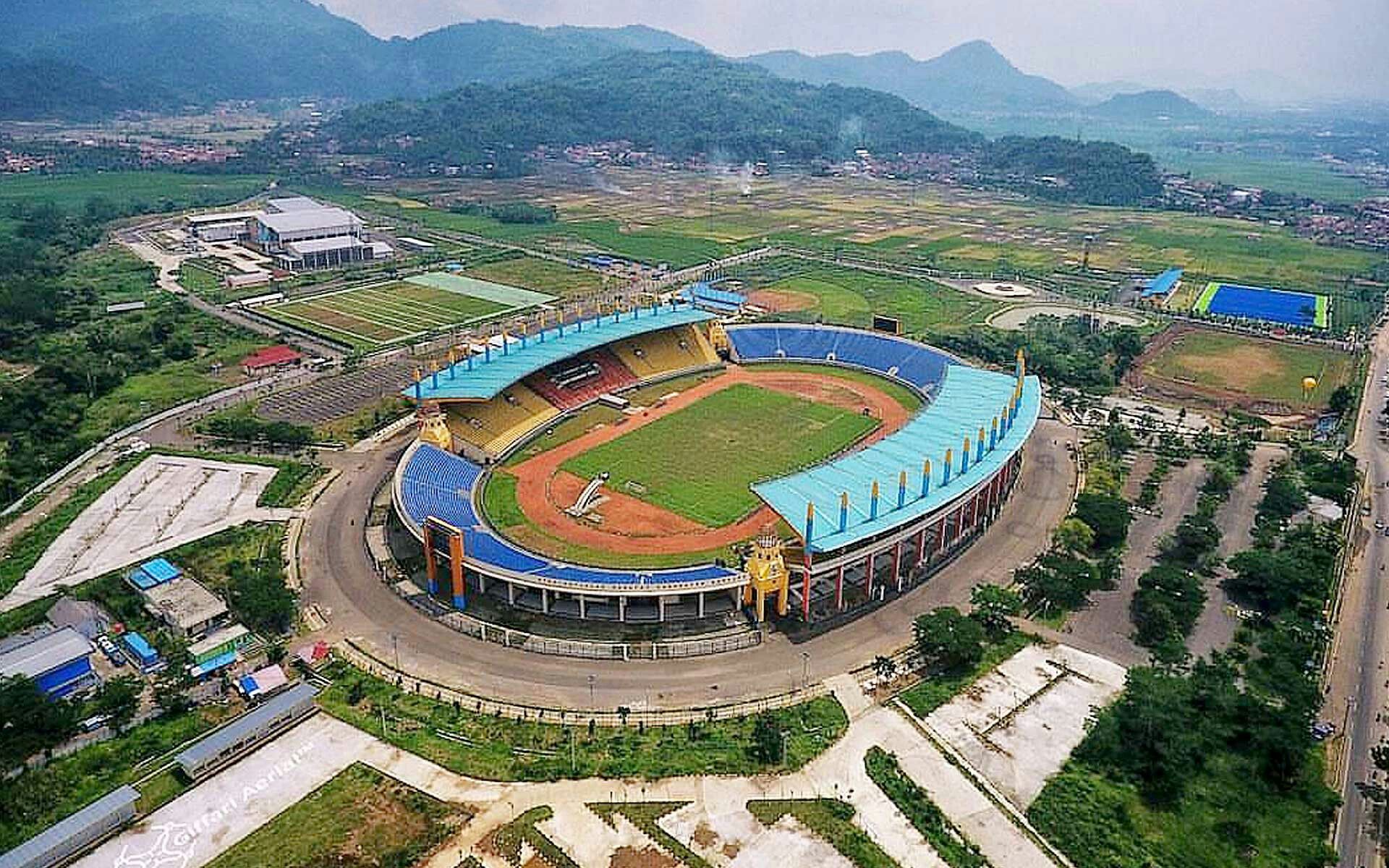 Potret Kompleks di Sekitaran Stadion Si Jalak Harupat | sumber foto:pinterest.com