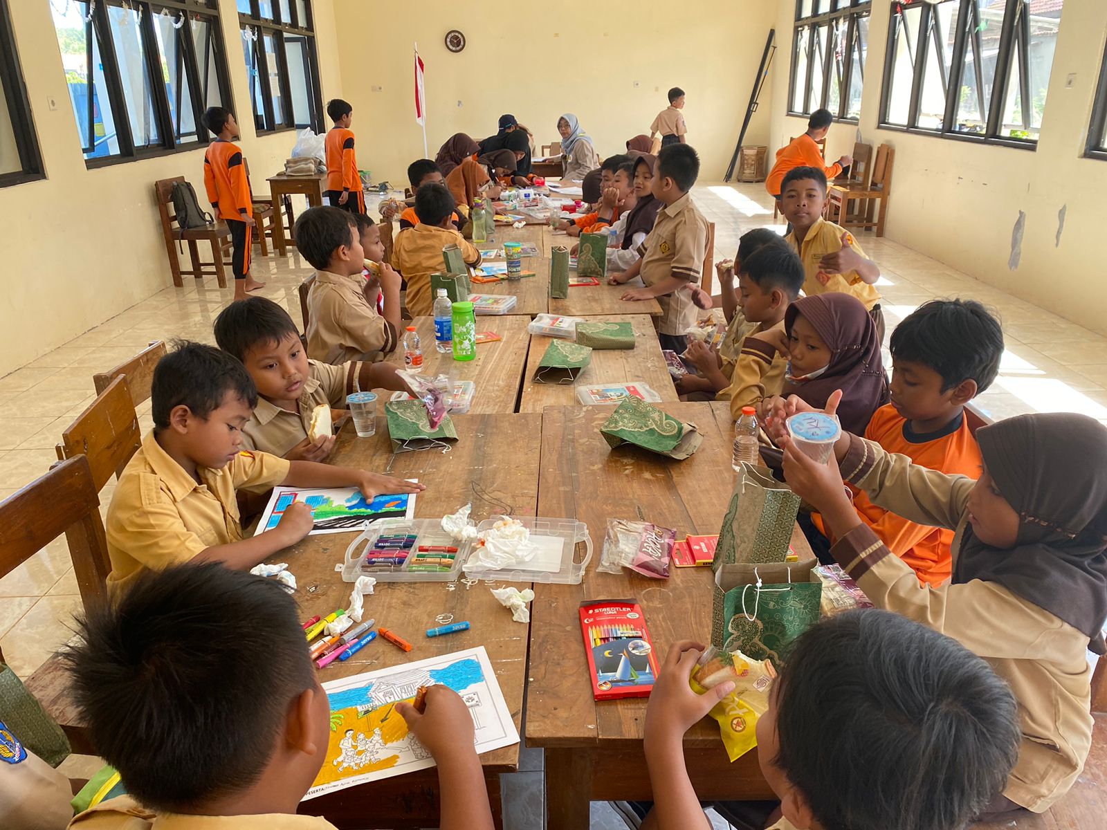 Lomba mewarnai | Foto: Rasya Putri M