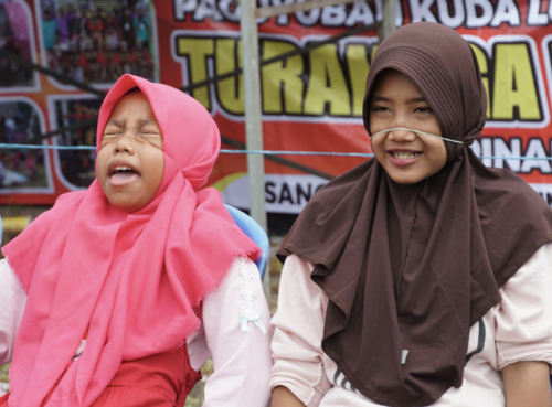 Lomba Melepas Karet di Wajah 17 Agustus | Foto: (mediacenter.palangkaraya.go.id).