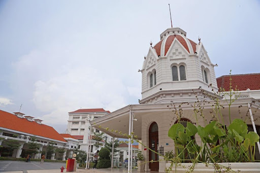 Alun alun bawah tanah surabaya