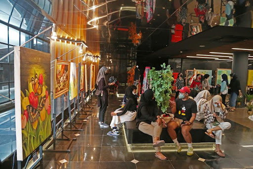 aktivitas di alun alun bawah tanah surabaya
