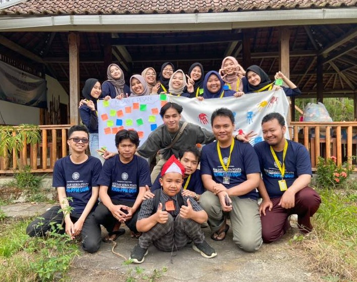 Sesi foto bersama | Sumber: dokumentasi pribadi