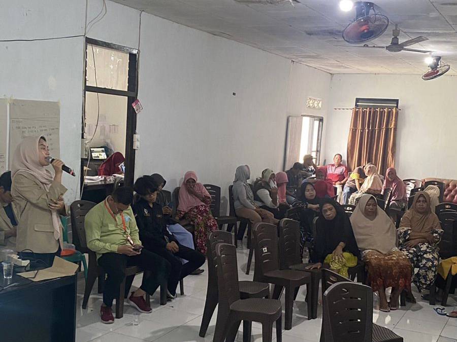 Sosialisasi mitigasi bencana oleh mahasiswa KKN-PPM UGM bersama BPBD Kabupaten Gorontalo | Sumber: Vania Adelia