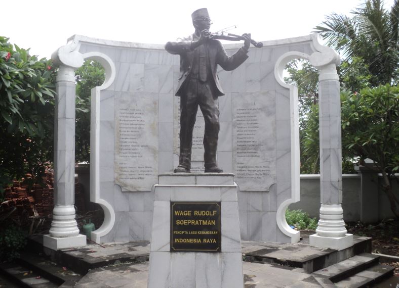 Patung WR Supratman di Surabaya | pesonakotasurabaya