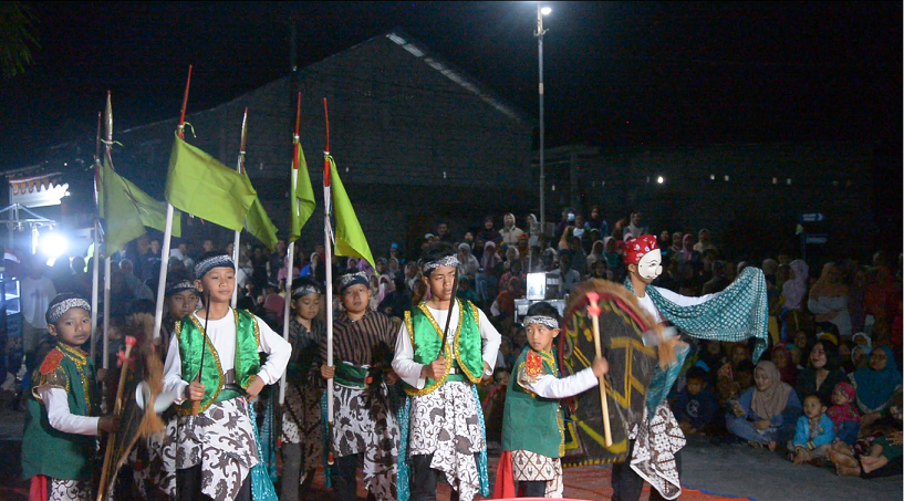 Malam pementasan kesenian Reog anak-anak