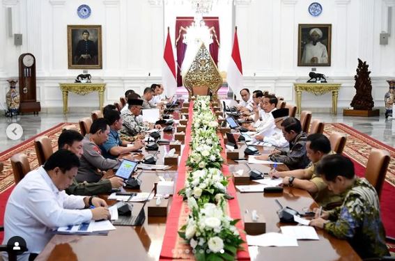 Rapat Menteri di Istana Medeka | instagram/defnaputra