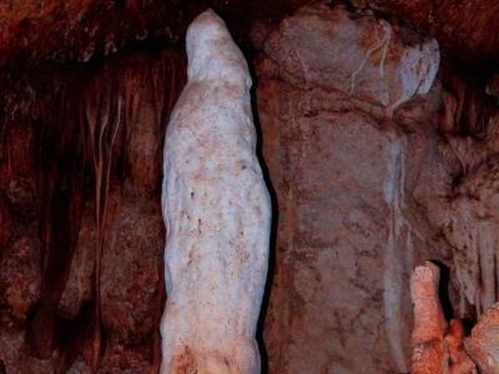 Gua Peden atau Gua Peden di Pacitan | sumber foto sampaijauh.com