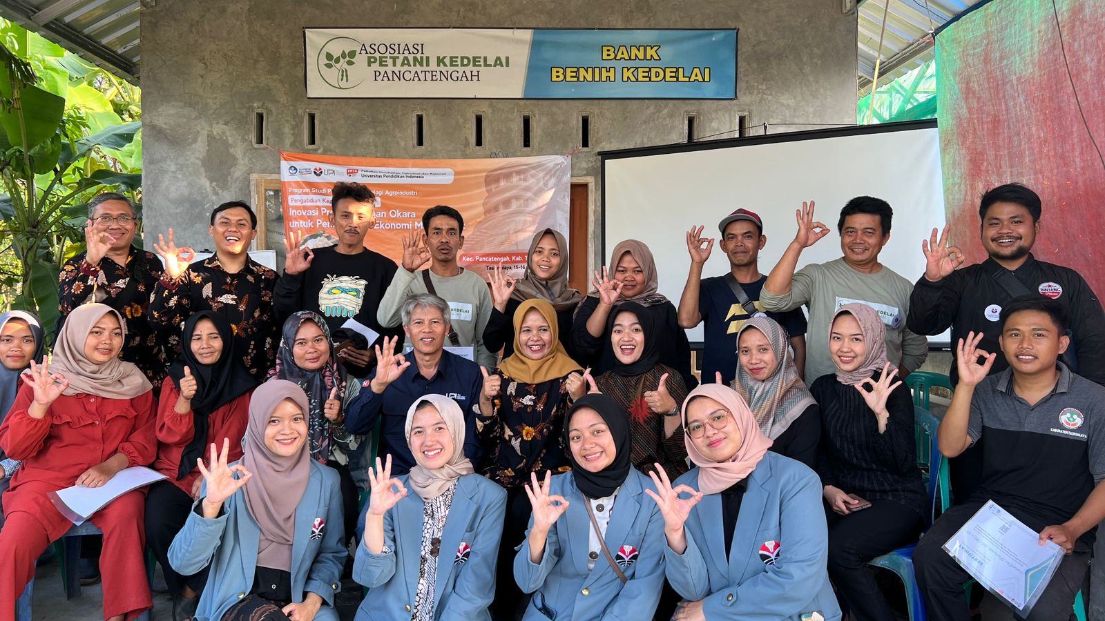 Foto Bersama Civitas Akademika Pendidikan Teknologi Agroidustri dan Masyarakat Pancatengah