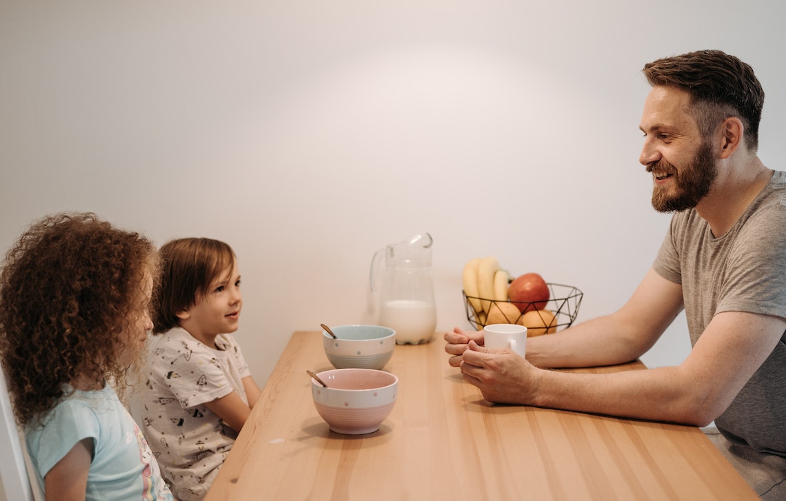 Penerapan bahasa daerah dalam keluarga