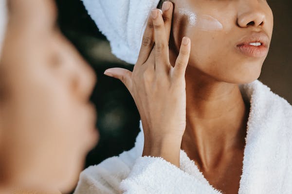 Langkah kedua cara make up natural | pexels.com/Sora Shimazaki