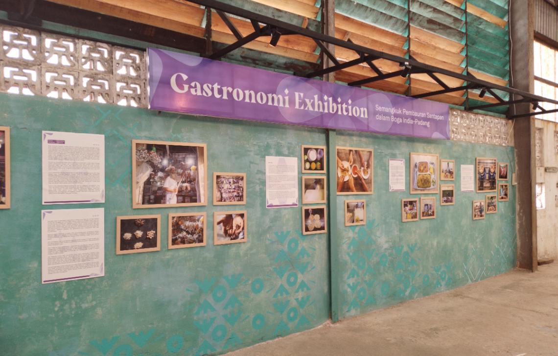 Pameran essay foto