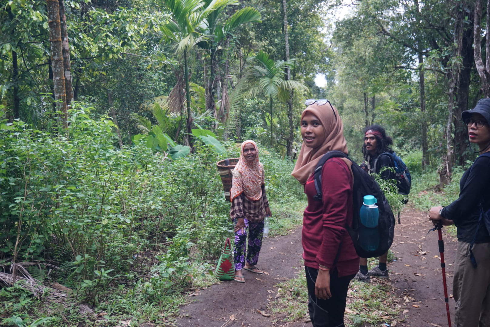 Bertemu dengan Penduduk Setempat