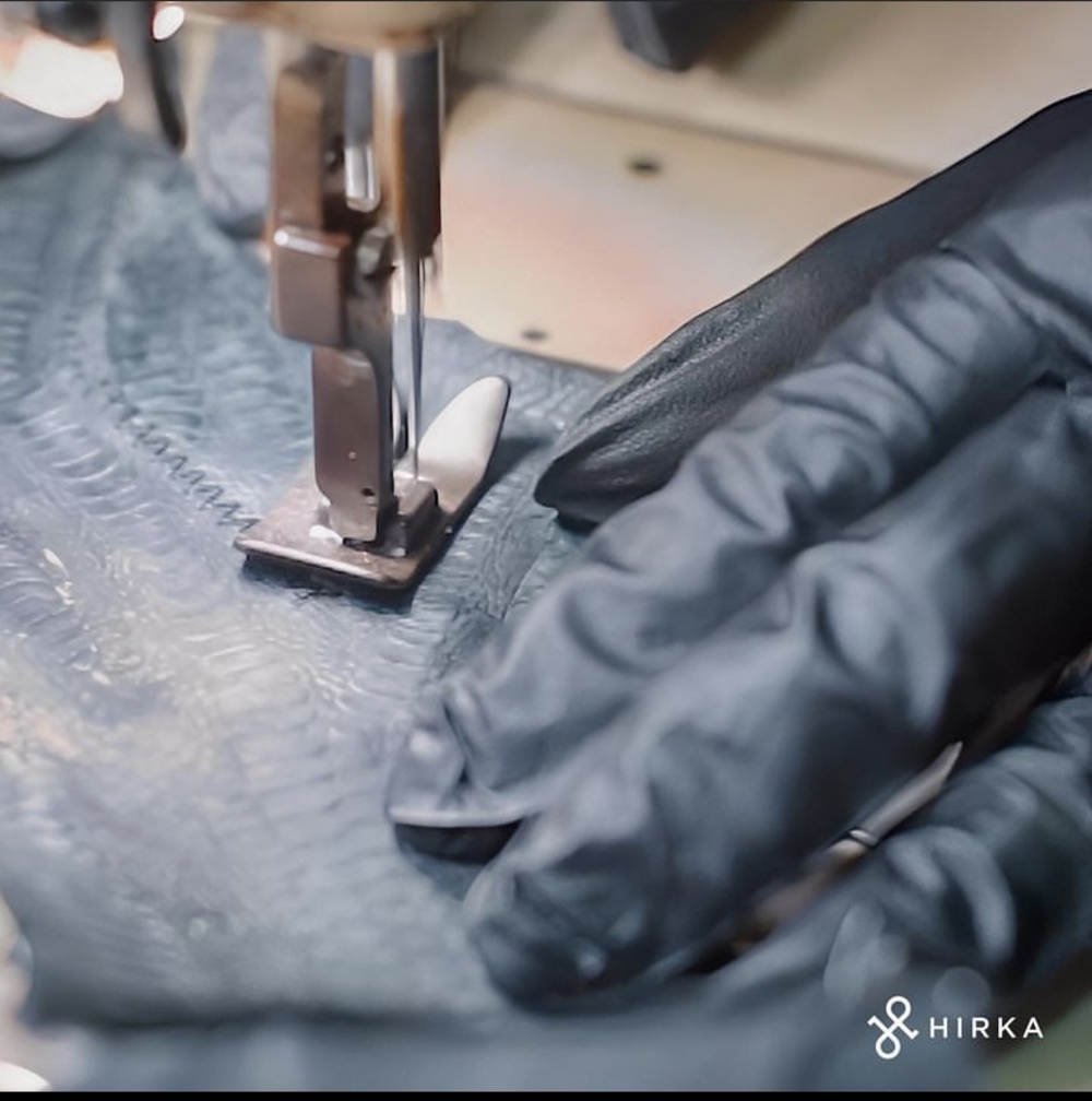 Proses Pembuatan Sepatu l Foto: hirka.official