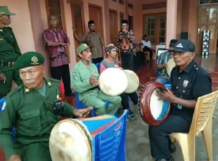 Main genjring di segala usia(sumber poto:Sekdes Rajawetan)