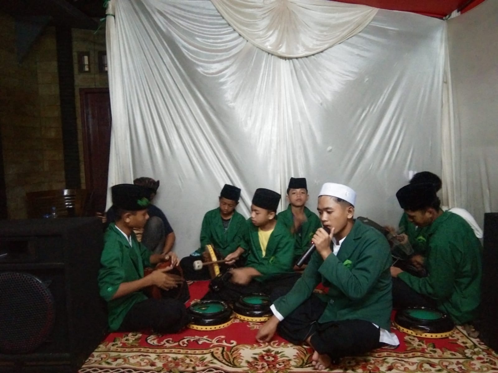 Generasi milenial meminati bermain genjring(sumber poto Fery Irmahda)