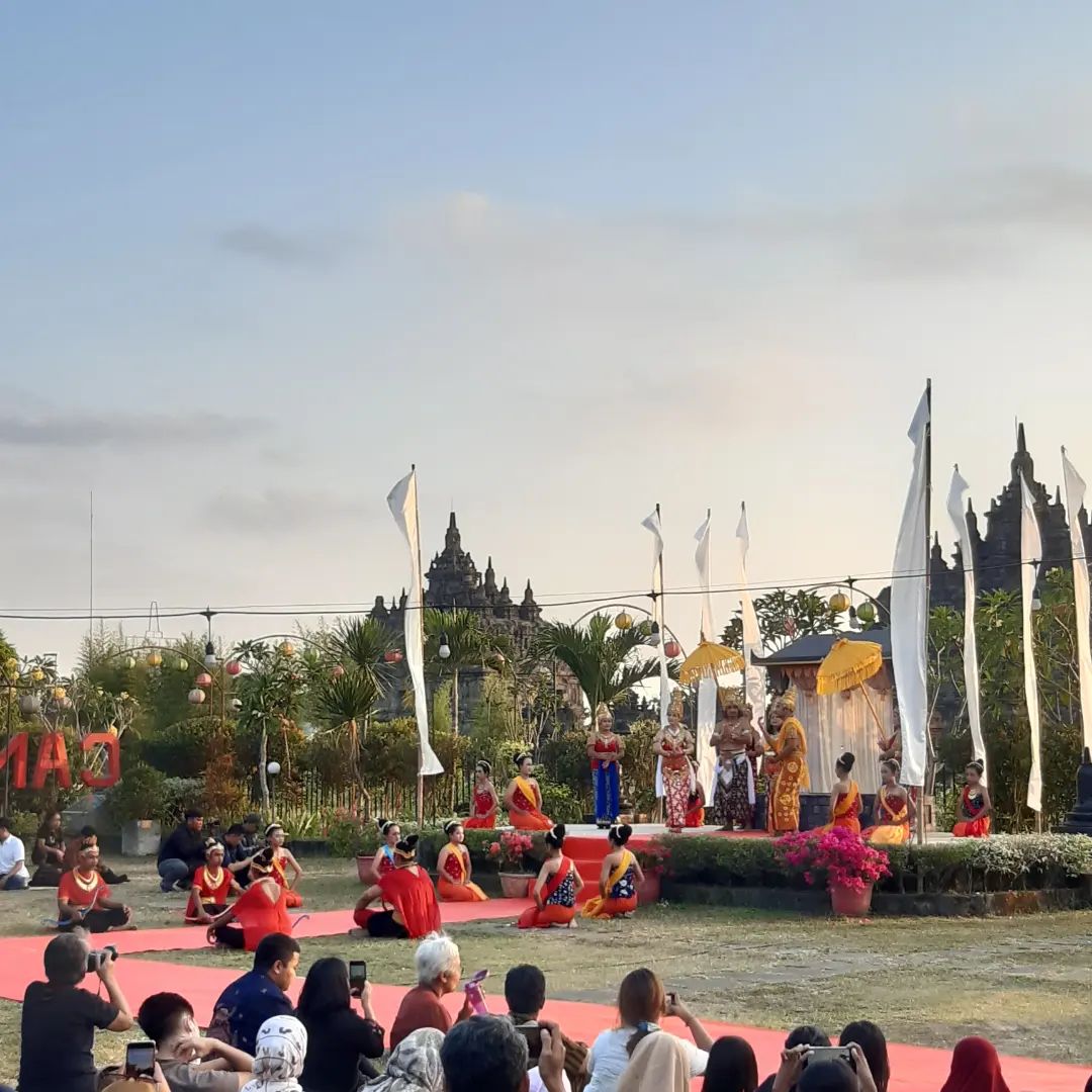 Penampilan Sendratari Pramodawardhani | Foto: Instagram/desawisatabugisan